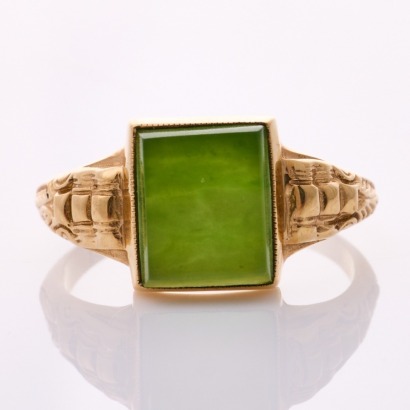 Walker & Hall, Vintage, 9ct Yellow Gold, Jade/Pounamu Ring with Box