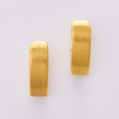 18ct Yellow Gold, 15.4mm 'V' Shaped Huggie Earrings