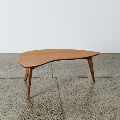 A Retro Kidney Coffee Table