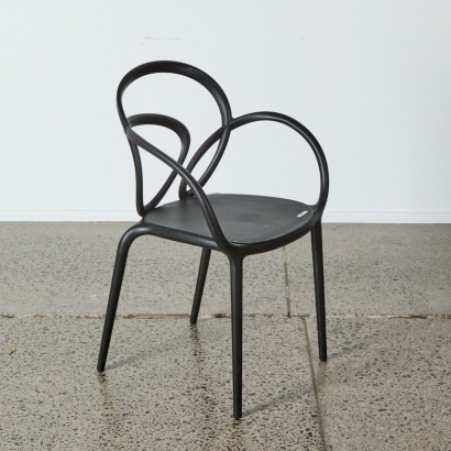 A Qeebo Loop Chair
