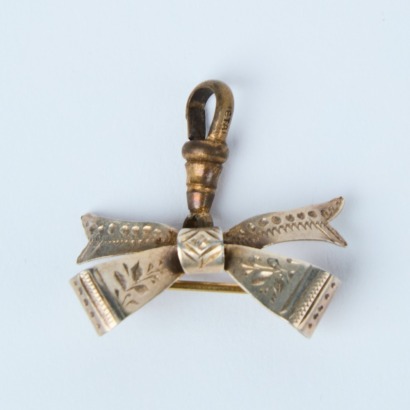 A Sterling Silver Bow Brooch