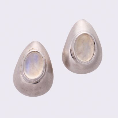 9ct White Gold, Modern, 8.0mm Oval Cabochon Cut Moonstone Earrings
