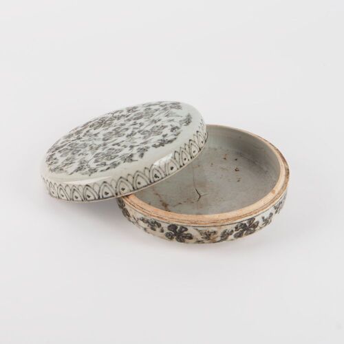 A Korean 17th Century Underglaze Black Floral Covered Box