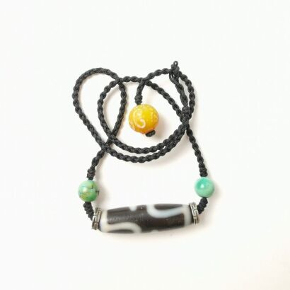 A Chinese Tibetan Dzi Bead