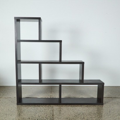 A Large Cubed Step Down Shelf
