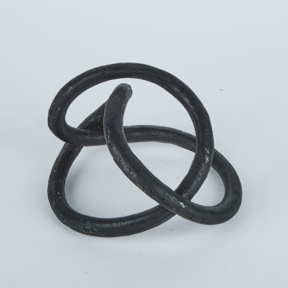 A Ceramic Swirl Knot