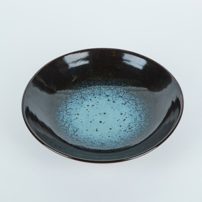 A Large Len Castle Bowl with a Black Exterior and Chun Interior
