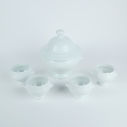 A Large Apilco Lion Head Porcelain Tureen and Four Pillivuyt France Lion Head Soup Bowls