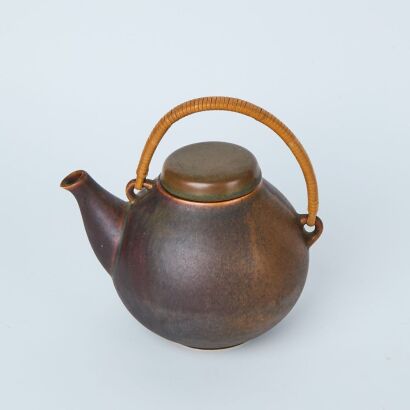 A GA3 Teapot by Ulla Procope for Arabia Finland