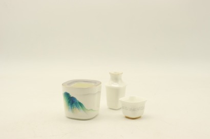 (1) Red Wall 1939 Asianera Porcelain Sake Set with One Glass