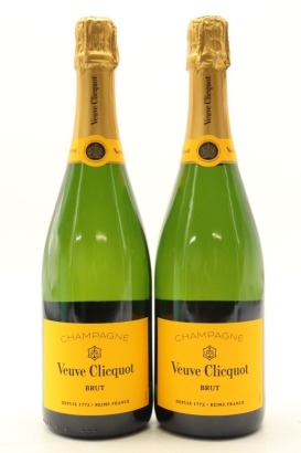(2) NV Veuve Clicquot Ponsardin Yellow Label Brut, Champagne