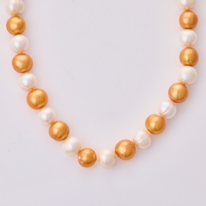 44cm Long Pearl Strand with Gold (dyed) / White Pearls, with 14ct Yellow Gold Clasp