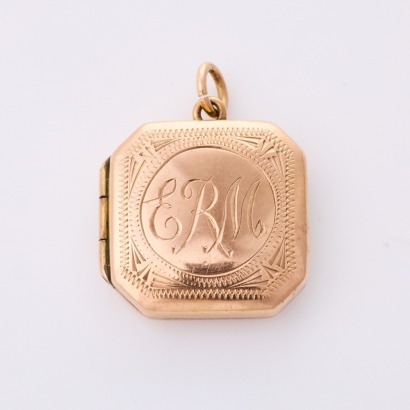 9ct Yellow Gold, Hand Engraved, Hinged Locket