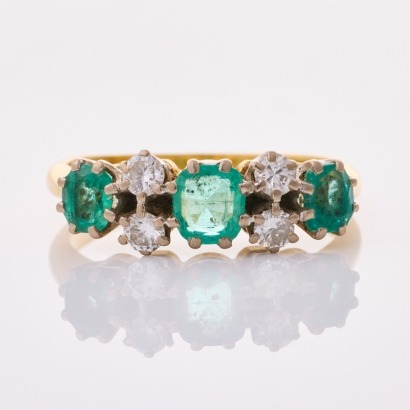 18ct Yellow Gold, Vintage, Emerald / .25ct Diamond Ring