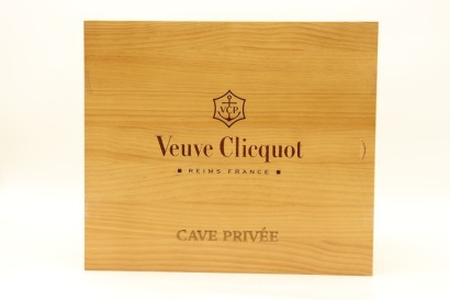(6) 1982 Veuve Clicquot Ponsardin Cave Privee Collection Brut, Champagne (OWC)