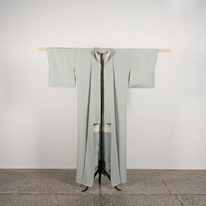 A Japanese Mid 20th-Century Light Grey Plain Silk Ladies Kimono