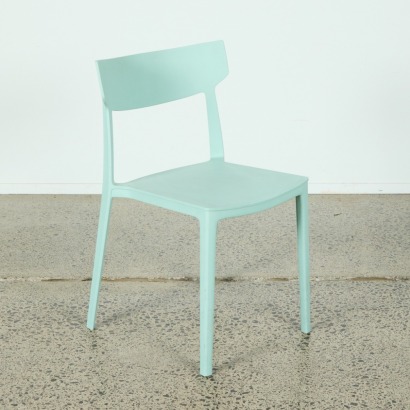 A Viola Chair in Green