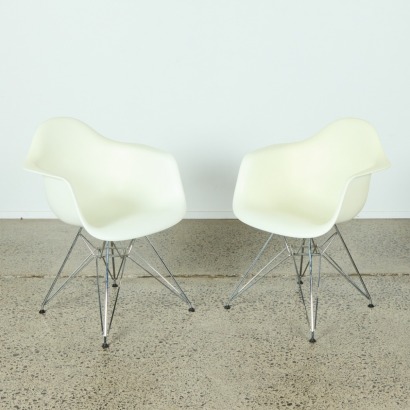 A Pair of DAR Chairs by Charles and Ray Eames for Herman Miller