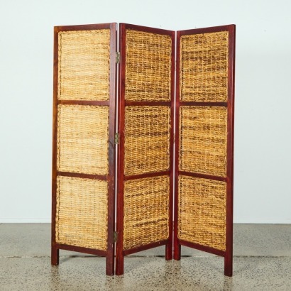 A Wood & Seagrass Dividing Screen
