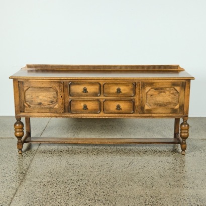 An Edwardian Oak Sideboard c. 1910