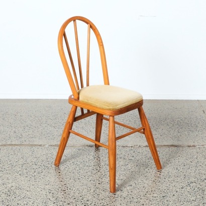 An Oak Spindle Back Chair