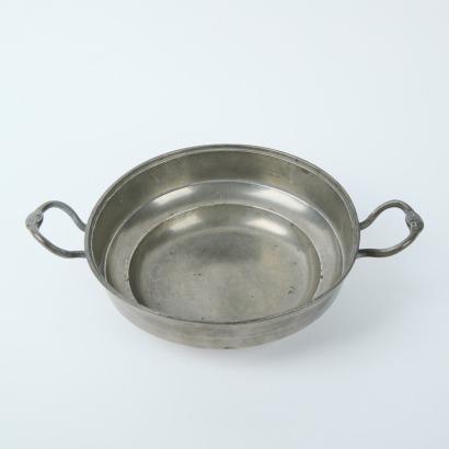 An Antique Pewter Serving Bowl by I.B. Finck Germany, c. 1850