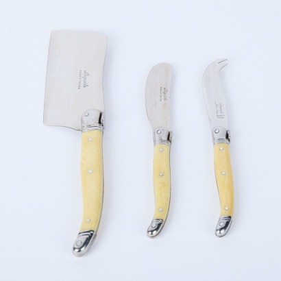A Laguiole Three Piece Cheese Set