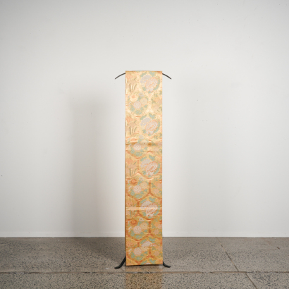A Japanese Mid 20th-Century Gold Thread and Silk-Fabric Floral Belt
