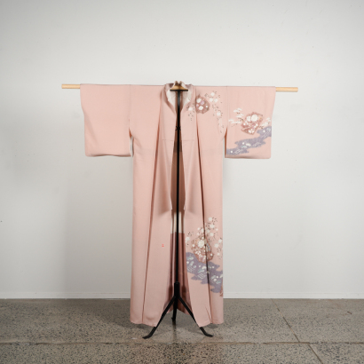 A Japanese Mid 20th Century Light Grey Silk Ladies Kimono