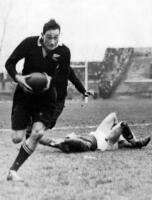 J.R. Sherratt (New Zealand) side-stepping French player