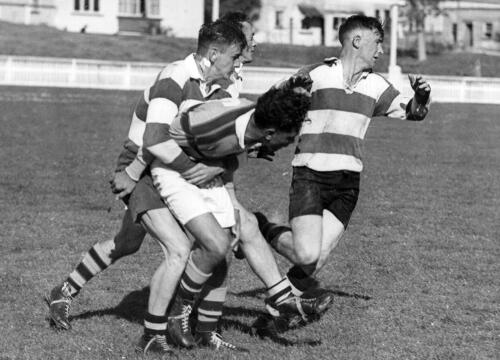 Theodore Dennis Kipa, (Marist-Auckland, and New Zealand Māori representative 1949-1952) inside back, is well held by a Grafton player