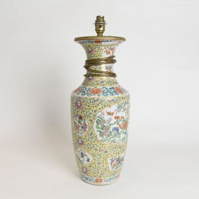 A Chinese Famille-rose Vasa Lamp （No Shade）