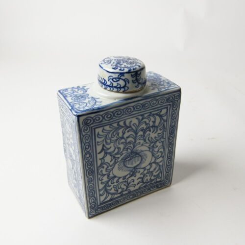 A Chinese Jingdezhen Blue and White &lsquo;Scrolling Floral&rsquo; Tea Caddy