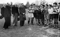 Arthur A. Calwell welcomes the New Zealand Māori. Mr. J.G. Barclay, J. French, and D.G.B. Heather with players