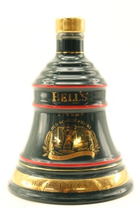 (1) Bell&acirc;&euro;&trade;s Decanter - Christmas 1993 &acirc;&euro;&oelig; The Art Of Distilling &acirc;&euro;&oelig; Edition Blended Scotch Whisky, 40% ABV