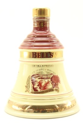 (1) Bell's Extra Special - Christmas 1996 Blended Scotch Whisky Decanter, 40% ABV