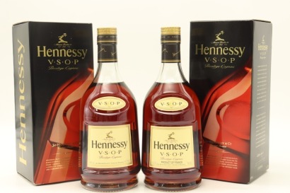 (2) Hennessy VSOP Cognac, 40% ABV (GB)