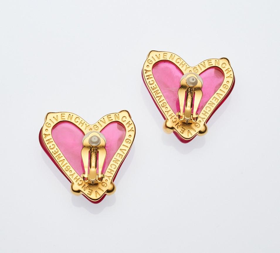 Givenchy // Gold Heart Pendant Logo Earring – VSP Consignment