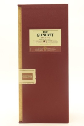 (1) The Glenlivet Archive 21 Year Old Single Malt Scotch Whisky, 43% ABV (GB)