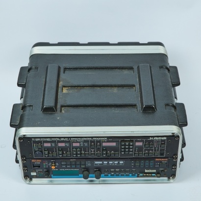 A TC 2290 Dinamic Delay Box