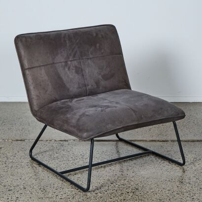 A Minimal Sleigh Based Lounge Chair