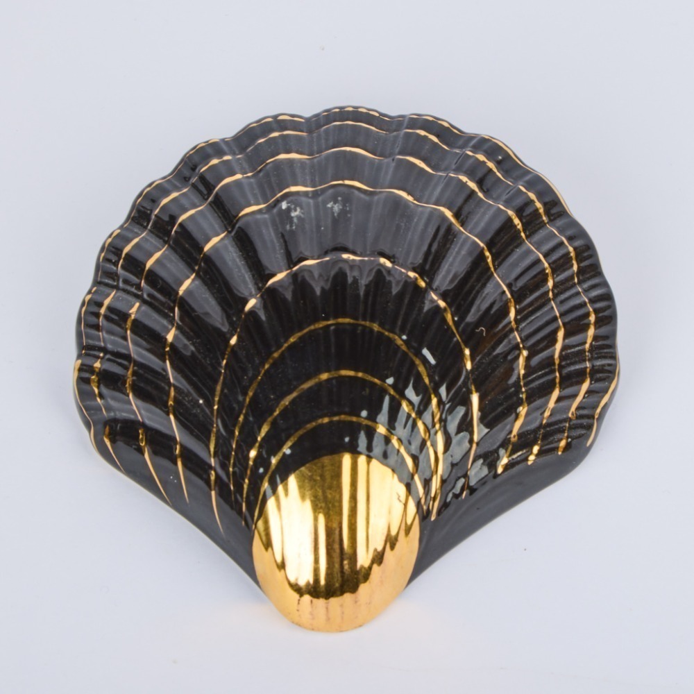 Shell Shape Vase A Shell-Shaped Wall Vase With Gold Trim