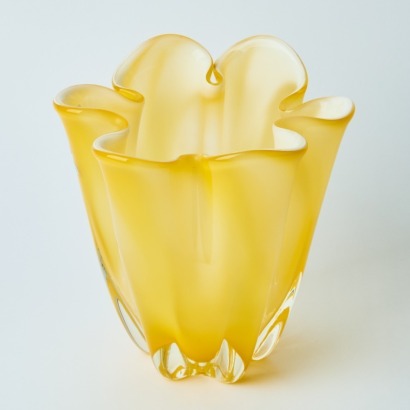 An Art Glass Handkerchief Vase