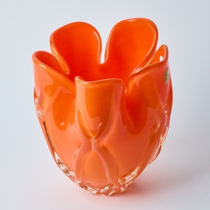 An Art Glass Handkerchief Vase