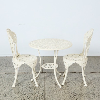An Indoor/Outdoor Table & Chairs Setting by Underwood of Inglewood NZ