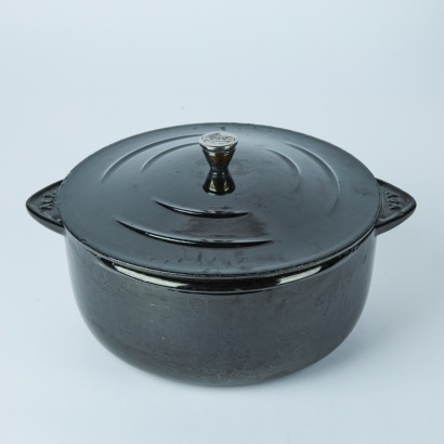 A Vintage Black Enamel Cast Iron Aga Casserole, Size 24