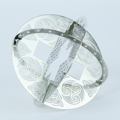 An Intersecting Disc Dial