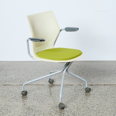 A MultiGeneration Hybrid Chair by for mway Design for Knoll