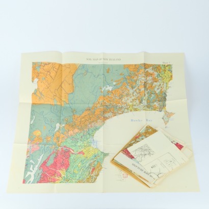 A Large for mat Complete Set of NZ Scientific & Industrial Research Maps