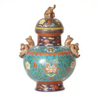 A Chinese Famille Rose Lidded Vase (Da Qing Qianlong Nian Zhi Mark)